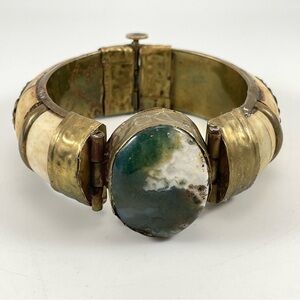 Unsigned Antique Gold Tone Bone Moss Agate Hinged Bangle Bracelet Statement